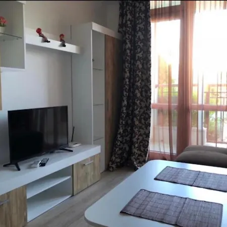Apartment Sveti Vlas דירה *